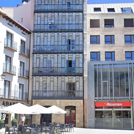 Rincon En Edificio Modernista En Centro De